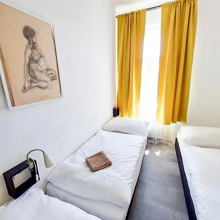 Practical Room Near The Main Station H3 *