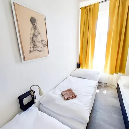 Practical Room Near The Main Station H3 民宿