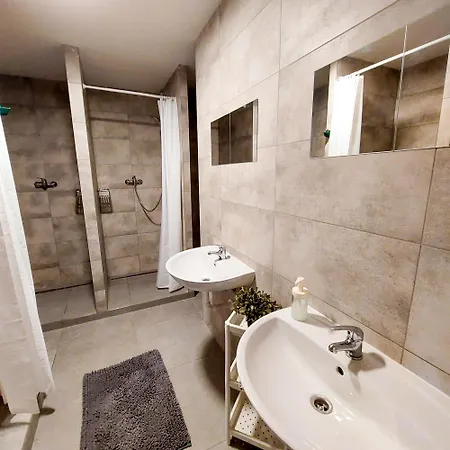 Practical Room Near The Main Station H3